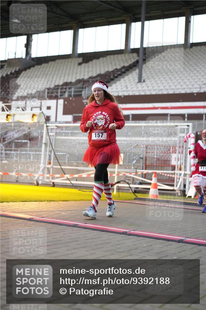 07.12.2025 - St. Pauli X-Mass-Run No. 15 Patografie http://msf.ph/oto/9392188 07.12.2025 10:49:26 Ziel 157, 890, 1179, 1273, 1274, 1663, 2299, 2301, 2421, 2764, 2765 meine-sportfotos.de