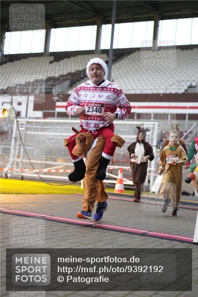07.12.2025 - St. Pauli X-Mass-Run No. 15 Patografie http://msf.ph/oto/9392192 07.12.2025 10:49:39 Ziel 157, 916, 1035, 1179, 1232, 2299, 2338, 2340, 2341, 2777, 2779, 3380 meine-sportfotos.de