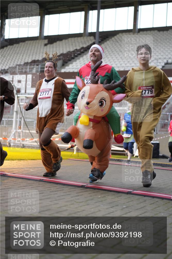 07.12.2025 - St. Pauli X-Mass-Run No. 15 Patografie http://msf.ph/oto/9392198 07.12.2025 10:49:41 Ziel 157, 916, 1035, 1179, 1232, 2100, 2201, 2338, 2340, 2341, 2777, 2779, 3030, 3380 meine-sportfotos.de