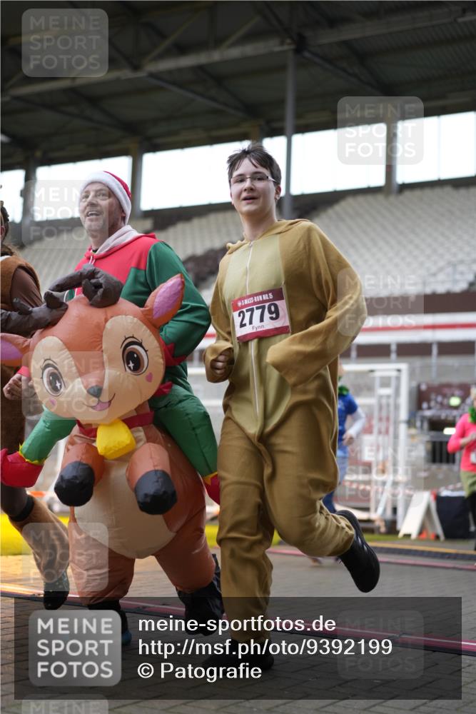 07.12.2025 - St. Pauli X-Mass-Run No. 15 Patografie http://msf.ph/oto/9392199 07.12.2025 10:49:41 Ziel 157, 916, 1035, 1179, 1232, 2100, 2201, 2338, 2340, 2341, 2777, 2779, 3030, 3380 meine-sportfotos.de