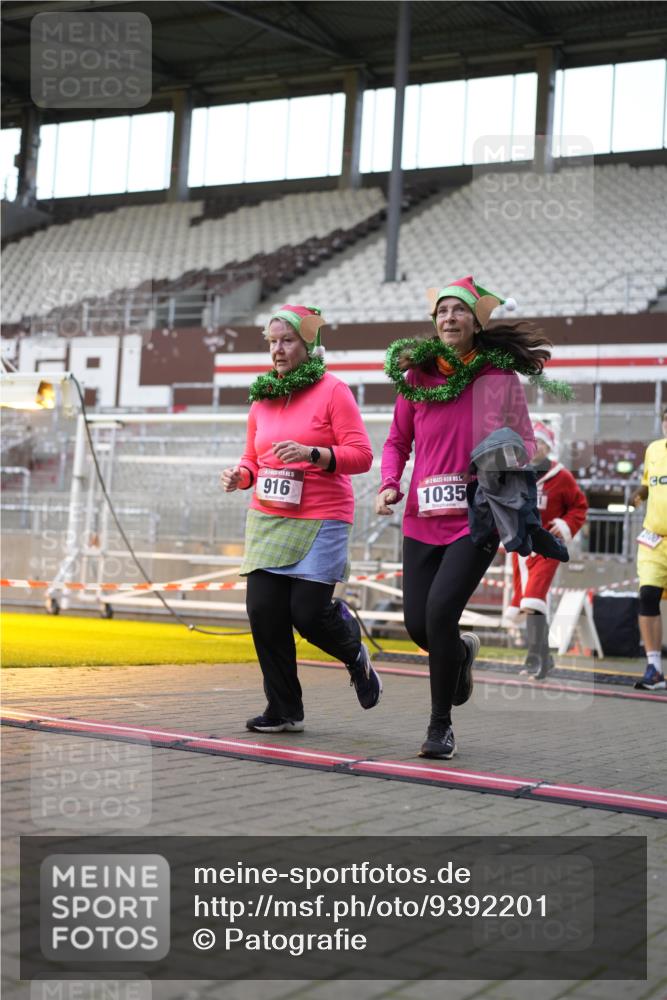 07.12.2025 - St. Pauli X-Mass-Run No. 15 Patografie http://msf.ph/oto/9392201 07.12.2025 10:49:43 Ziel 916, 1035, 1232, 2100, 2201, 2338, 2340, 2341, 2777, 2779, 3030, 3380 meine-sportfotos.de