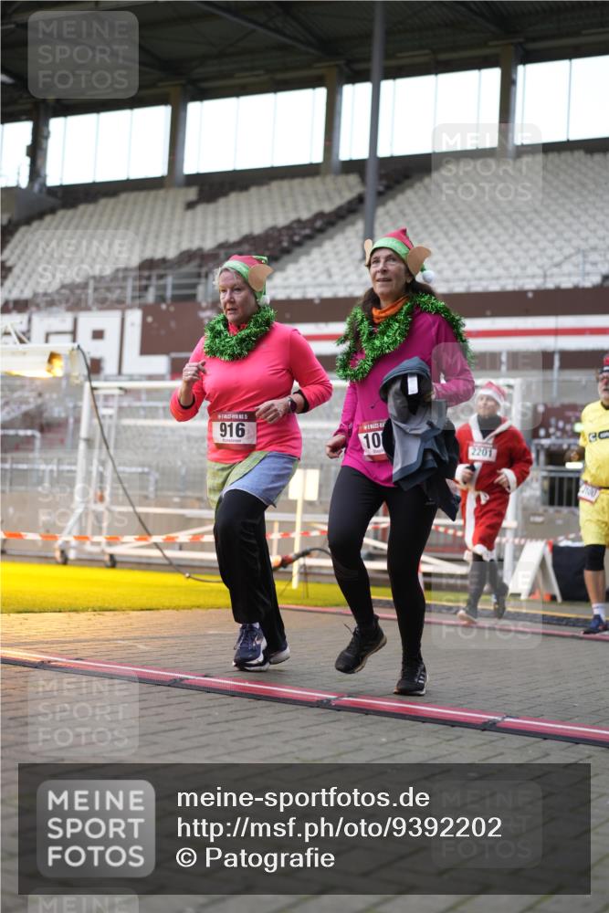 07.12.2025 - St. Pauli X-Mass-Run No. 15 Patografie http://msf.ph/oto/9392202 07.12.2025 10:49:43 Ziel 916, 1035, 1232, 2100, 2201, 2338, 2340, 2341, 2777, 2779, 3030, 3380 meine-sportfotos.de