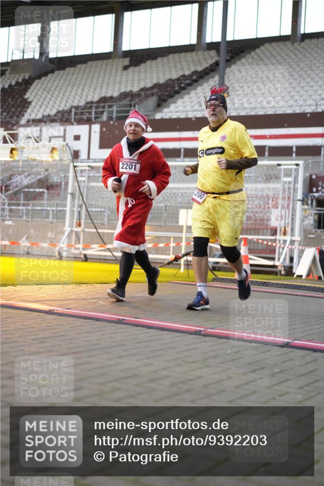 07.12.2025 - St. Pauli X-Mass-Run No. 15 Patografie http://msf.ph/oto/9392203 07.12.2025 10:49:45 Ziel 916, 1035, 1232, 2100, 2201, 2338, 2340, 2341, 2777, 2779, 3026, 3030, 3380 meine-sportfotos.de