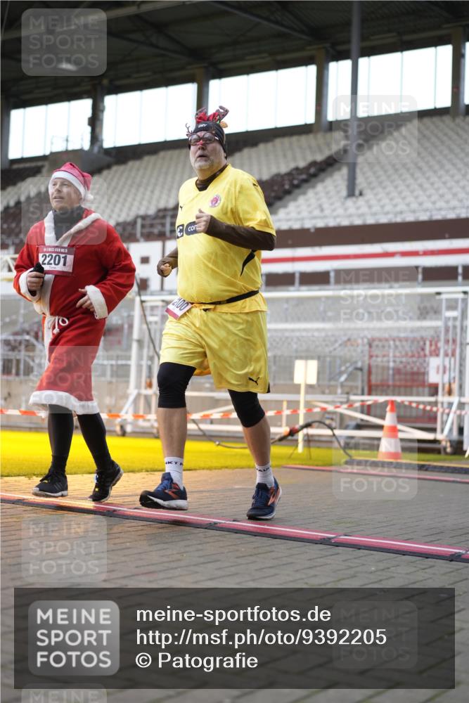07.12.2025 - St. Pauli X-Mass-Run No. 15 Patografie http://msf.ph/oto/9392205 07.12.2025 10:49:46 Ziel 916, 1035, 1232, 2100, 2201, 2338, 2340, 2341, 2777, 2779, 3026, 3030, 3380 meine-sportfotos.de