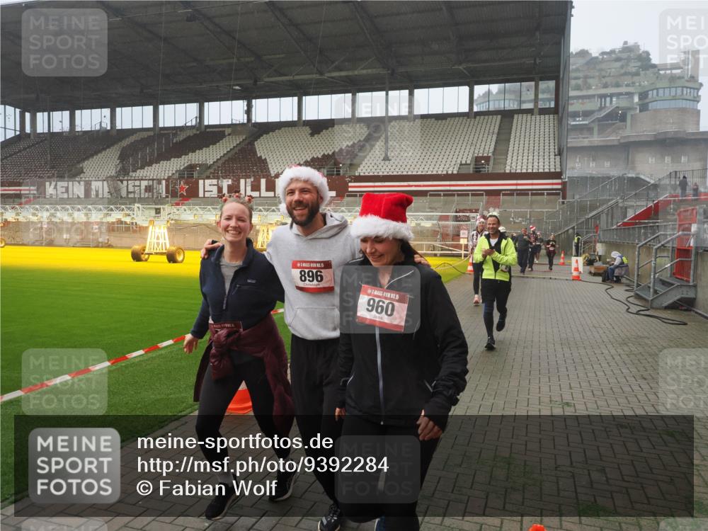 07.12.2025 - St. Pauli X-Mass-Run No. 15 Fabian Wolf http://msf.ph/oto/9392284 07.12.2025 10:09:21 Ziel 881, 896, 899, 960, 1243, 1248, 1718, 3493, 3756, 4113, 4666 meine-sportfotos.de