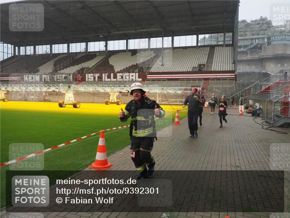 07.12.2025 - St. Pauli X-Mass-Run No. 15 Fabian Wolf http://msf.ph/oto/9392301 07.12.2025 10:09:27 Ziel 800, 881, 896, 899, 960, 1243, 1248, 1718, 3493, 3756 meine-sportfotos.de
