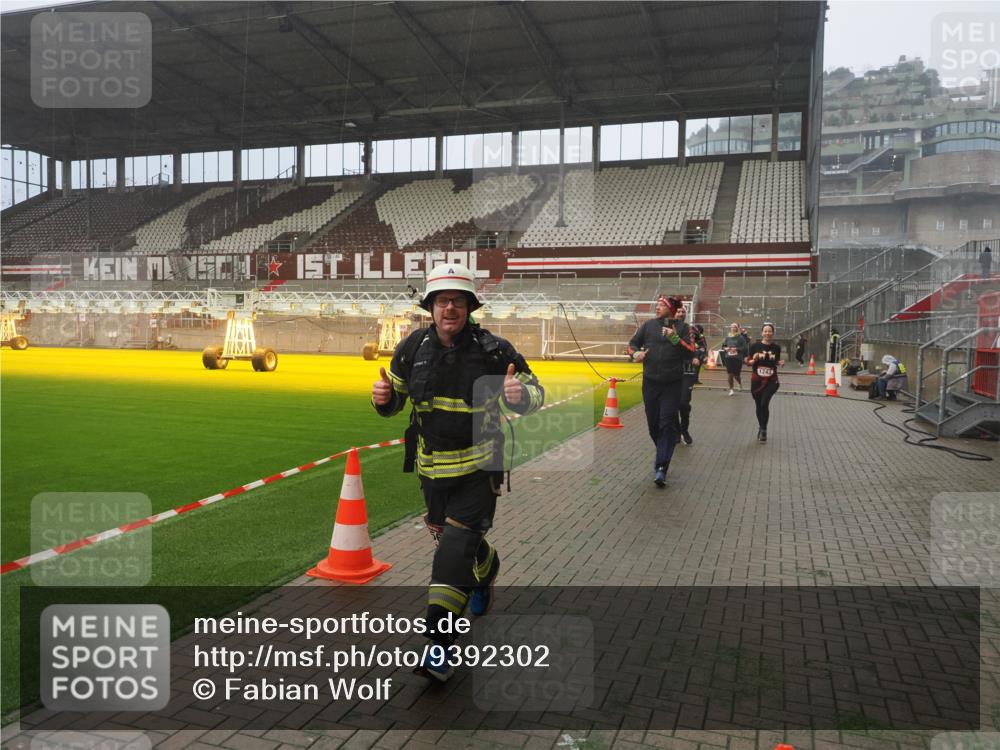07.12.2025 - St. Pauli X-Mass-Run No. 15 Fabian Wolf http://msf.ph/oto/9392302 07.12.2025 10:09:27 Ziel 800, 881, 896, 899, 960, 1243, 1248, 1718, 3493, 3756 meine-sportfotos.de