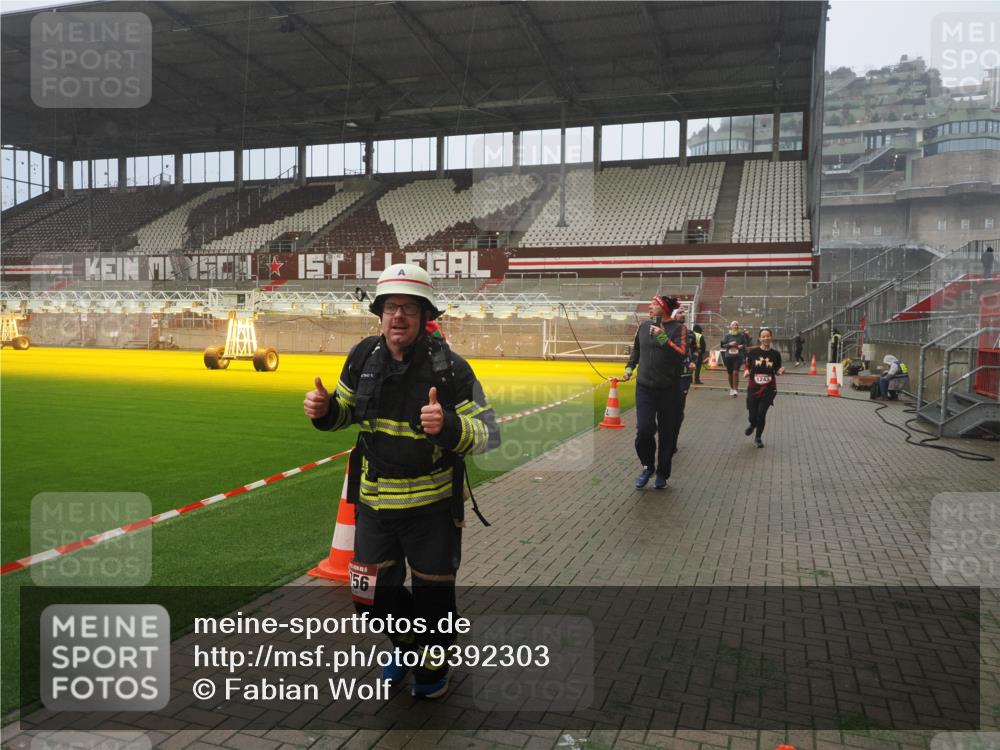 07.12.2025 - St. Pauli X-Mass-Run No. 15 Fabian Wolf http://msf.ph/oto/9392303 07.12.2025 10:09:27 Ziel 800, 881, 896, 899, 960, 1243, 1248, 1718, 3493, 3756 meine-sportfotos.de