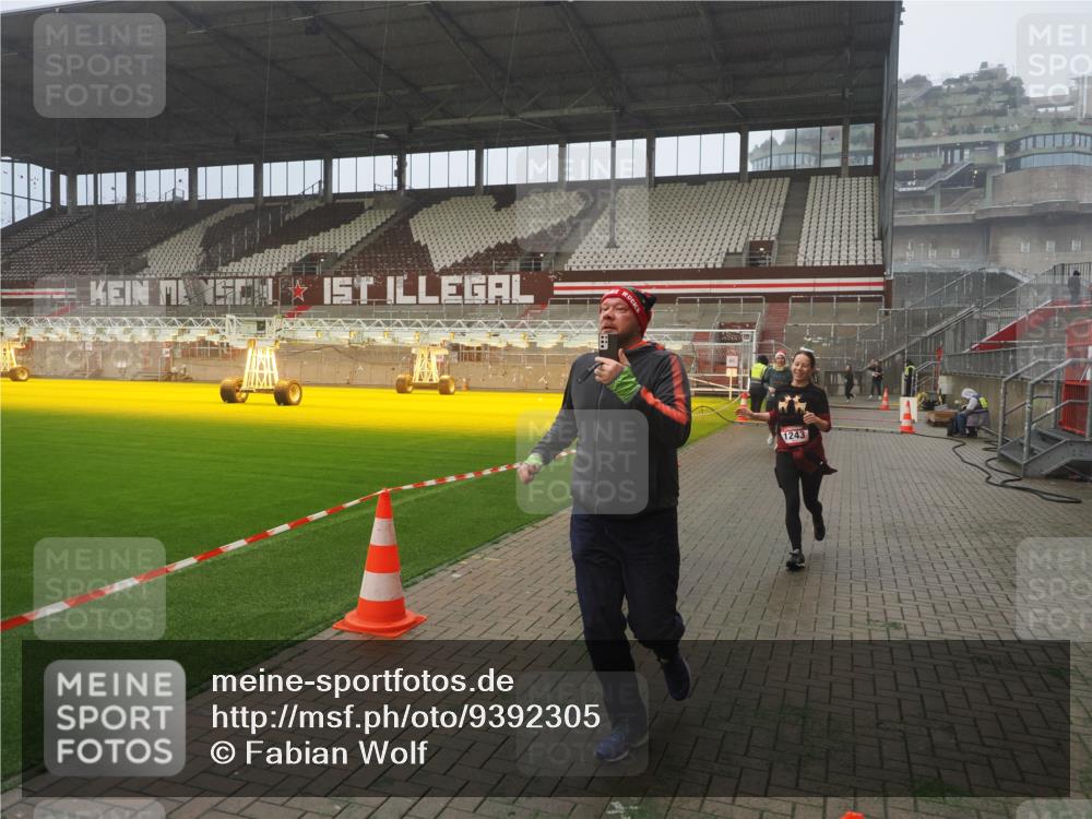 07.12.2025 - St. Pauli X-Mass-Run No. 15 Fabian Wolf http://msf.ph/oto/9392305 07.12.2025 10:09:29 Ziel 800, 881, 896, 899, 960, 1243, 1248, 1718, 3493, 3756 meine-sportfotos.de