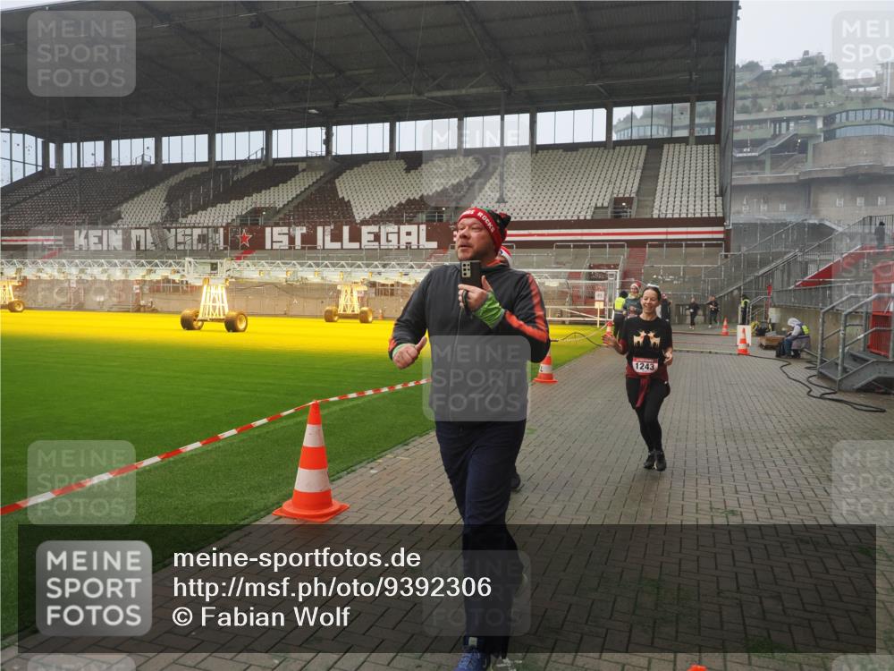 07.12.2025 - St. Pauli X-Mass-Run No. 15 Fabian Wolf http://msf.ph/oto/9392306 07.12.2025 10:09:29 Ziel 800, 881, 896, 899, 960, 1243, 1248, 1718, 3493, 3756 meine-sportfotos.de
