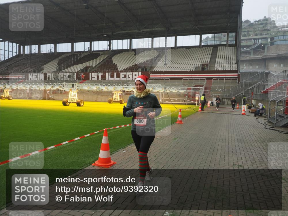 07.12.2025 - St. Pauli X-Mass-Run No. 15 Fabian Wolf http://msf.ph/oto/9392320 07.12.2025 10:09:34 Ziel 800, 899, 1172, 1191, 1243, 1248, 1718, 3493, 3756 meine-sportfotos.de