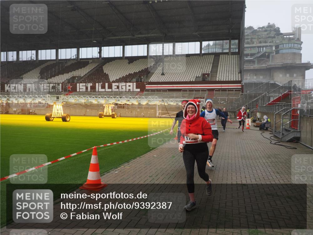 07.12.2025 - St. Pauli X-Mass-Run No. 15 Fabian Wolf http://msf.ph/oto/9392387 07.12.2025 10:10:11 Ziel 962, 1399, 1732, 2502, 2504, 2560, 3245, 3246, 3410, 3411, 4358, 4507 meine-sportfotos.de
