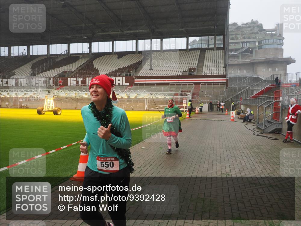07.12.2025 - St. Pauli X-Mass-Run No. 15 Fabian Wolf http://msf.ph/oto/9392428 07.12.2025 10:10:34 Ziel 550, 964, 1571, 2083, 2087 meine-sportfotos.de