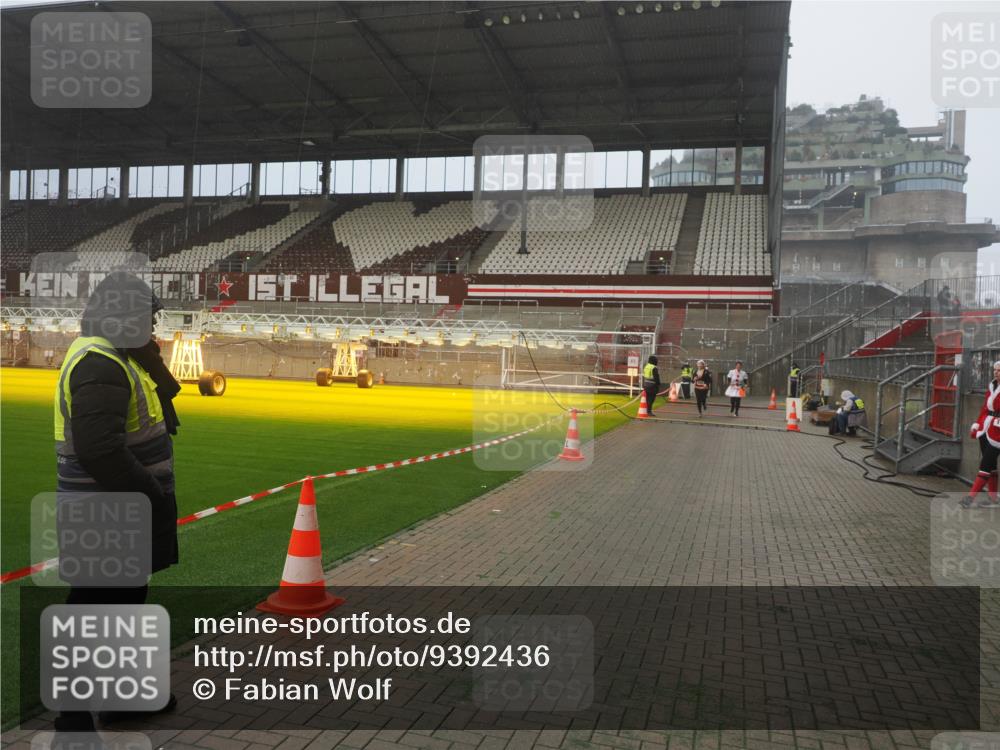 07.12.2025 - St. Pauli X-Mass-Run No. 15 Fabian Wolf http://msf.ph/oto/9392436 07.12.2025 10:10:39 Ziel 550, 964, 1571, 1768, 4885 meine-sportfotos.de