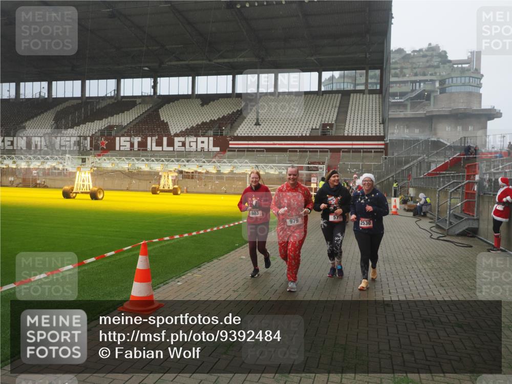 07.12.2025 - St. Pauli X-Mass-Run No. 15 Fabian Wolf http://msf.ph/oto/9392484 07.12.2025 10:10:59 Ziel 57, 979, 983, 1148, 1149, 1150, 1426, 1768, 1929, 1935, 2530 meine-sportfotos.de