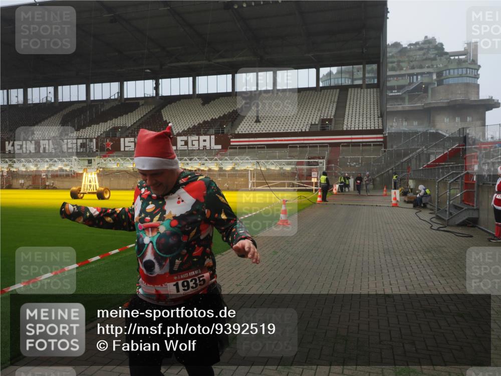 07.12.2025 - St. Pauli X-Mass-Run No. 15 Fabian Wolf http://msf.ph/oto/9392519 07.12.2025 10:11:06 Ziel 57, 979, 983, 1148, 1149, 1150, 1426, 1929, 1935, 2530 meine-sportfotos.de