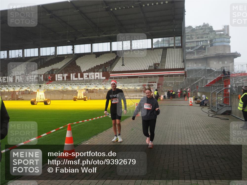 07.12.2025 - St. Pauli X-Mass-Run No. 15 Fabian Wolf http://msf.ph/oto/9392679 07.12.2025 10:12:12 Ziel 756, 1389, 1526, 1833, 2177, 3870, 4658 meine-sportfotos.de