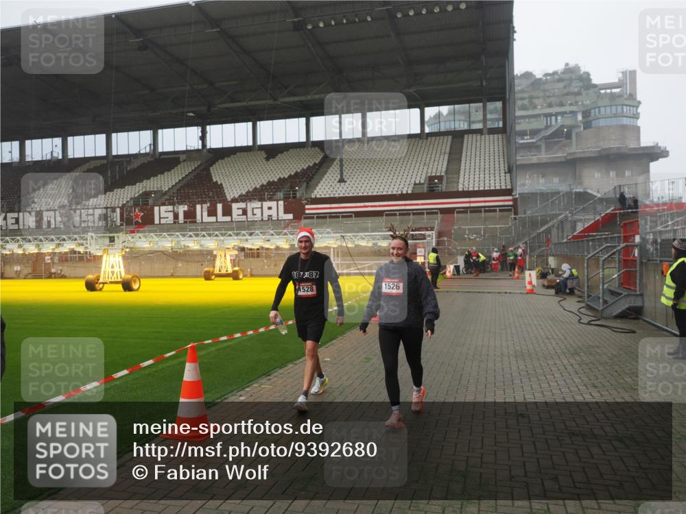 07.12.2025 - St. Pauli X-Mass-Run No. 15 Fabian Wolf http://msf.ph/oto/9392680 07.12.2025 10:12:12 Ziel 756, 1389, 1526, 1833, 2177, 3870, 4658 meine-sportfotos.de