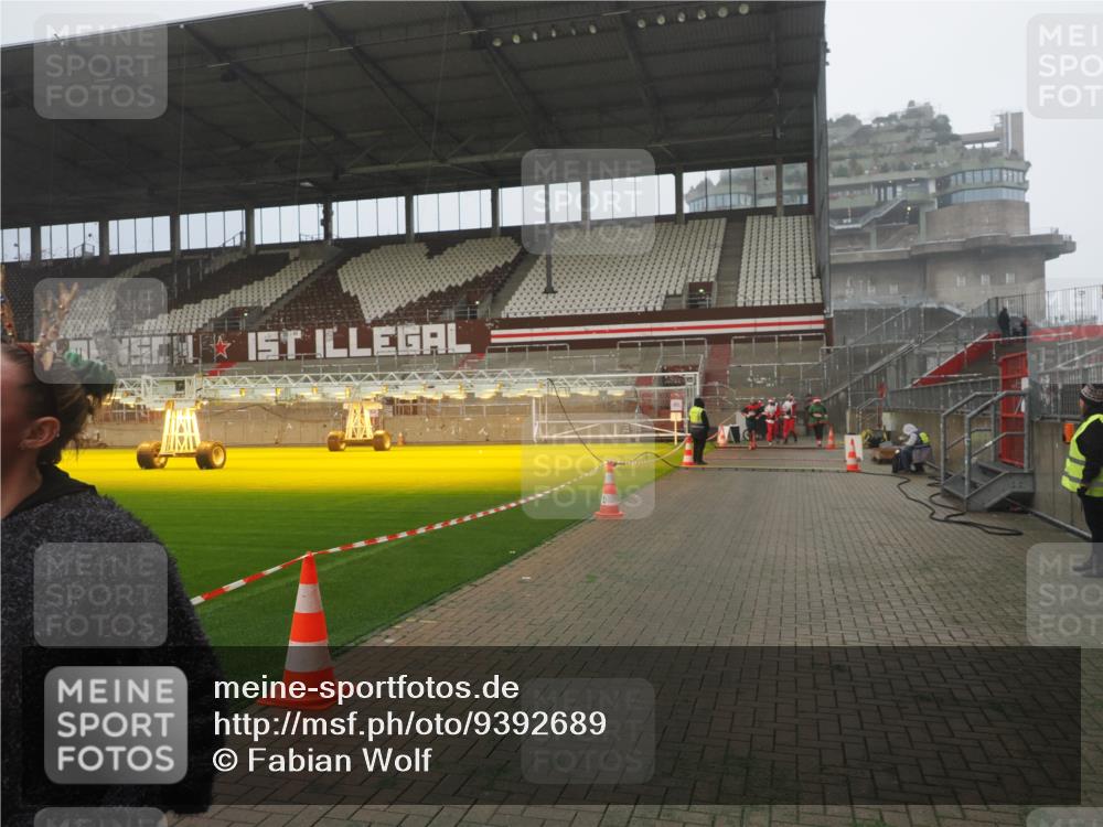 07.12.2025 - St. Pauli X-Mass-Run No. 15 Fabian Wolf http://msf.ph/oto/9392689 07.12.2025 10:12:14 Ziel 1389, 1526, 1833, 2177, 3870, 4658 meine-sportfotos.de
