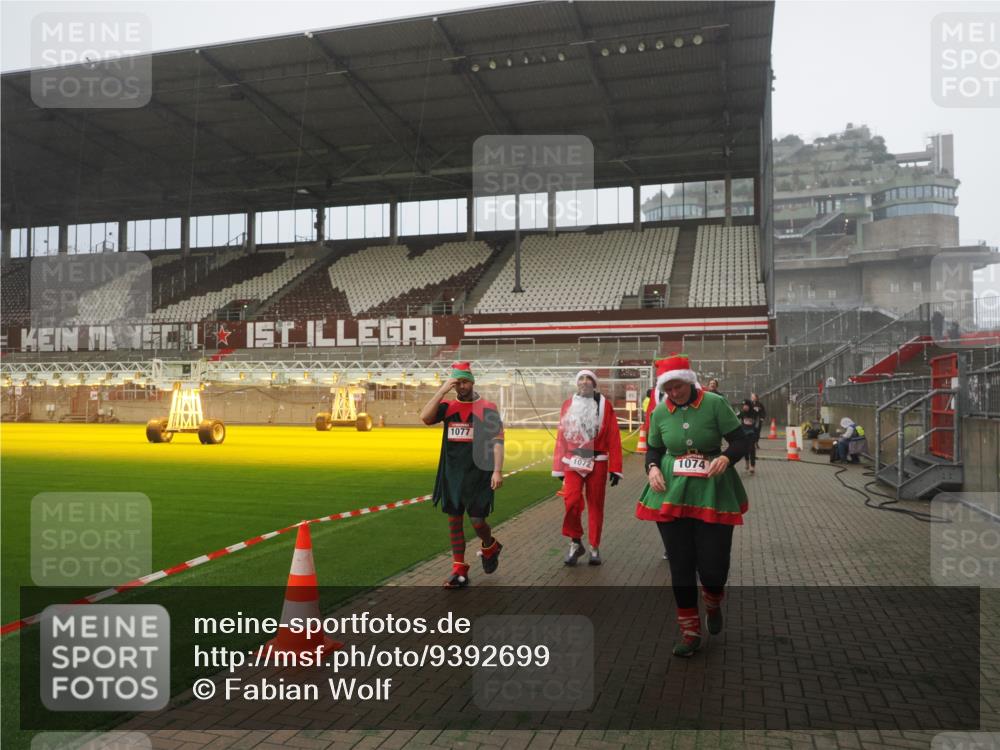 07.12.2025 - St. Pauli X-Mass-Run No. 15 Fabian Wolf http://msf.ph/oto/9392699 07.12.2025 10:12:29 Ziel 1070, 1072, 1074, 1077, 2758, 2760, 2770, 3585 meine-sportfotos.de