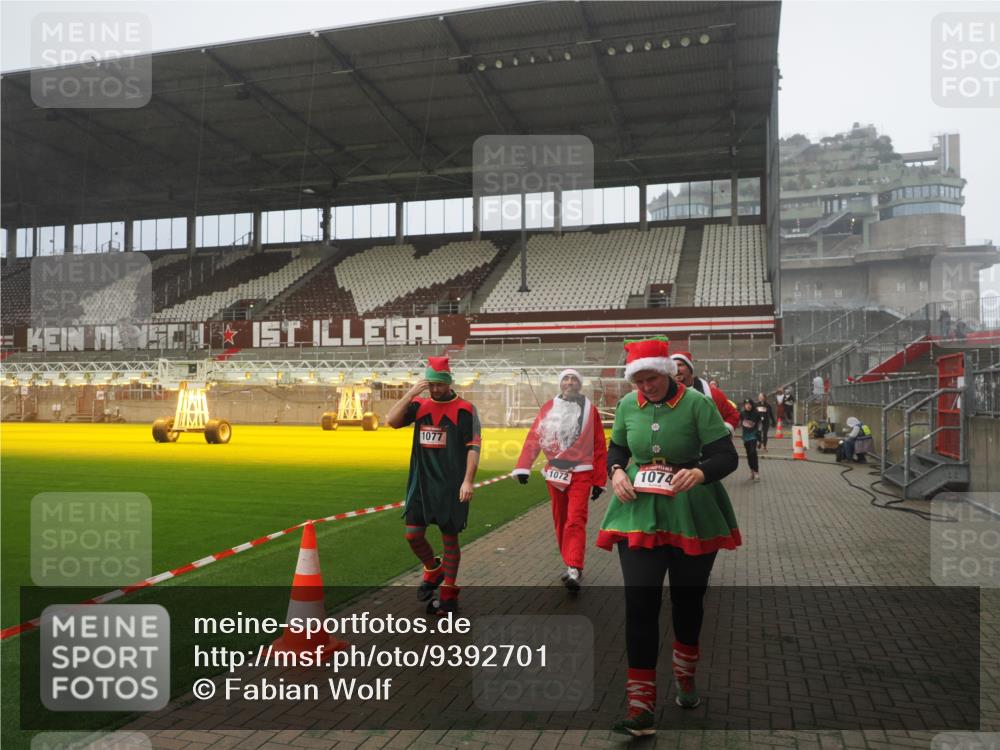 07.12.2025 - St. Pauli X-Mass-Run No. 15 Fabian Wolf http://msf.ph/oto/9392701 07.12.2025 10:12:29 Ziel 1070, 1072, 1074, 1077, 2758, 2760, 2770, 3585 meine-sportfotos.de