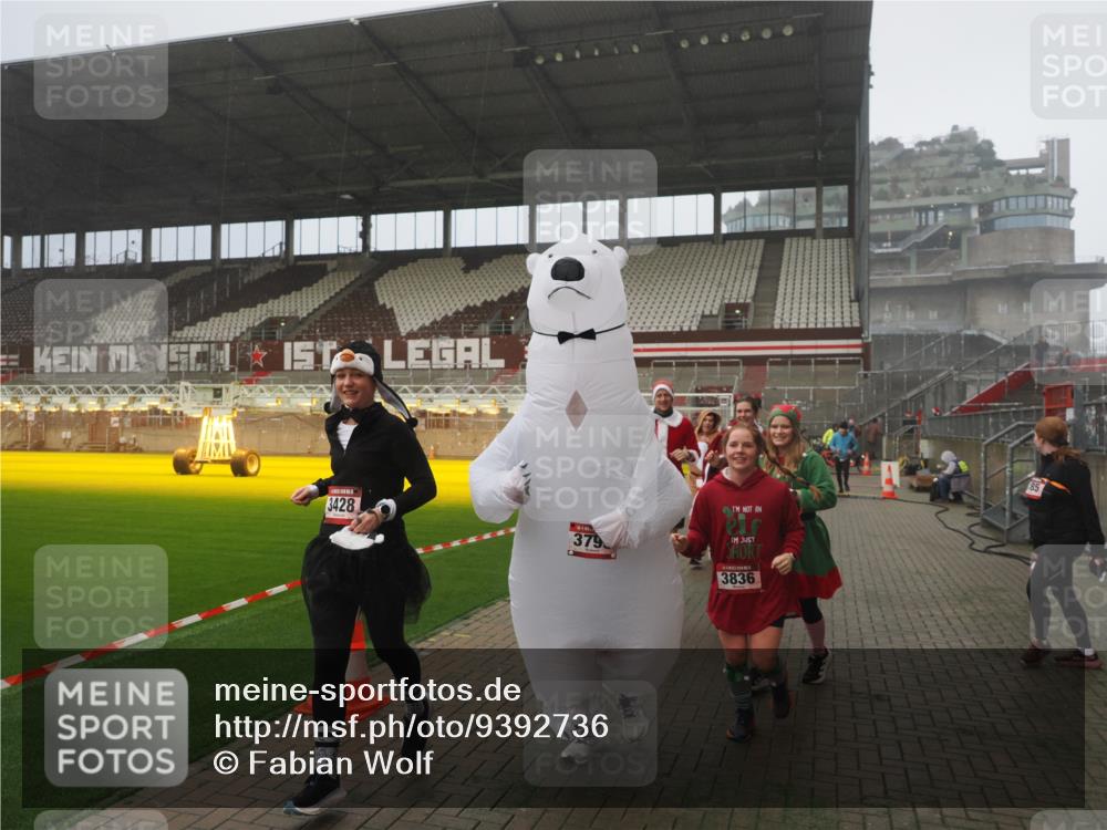 07.12.2025 - St. Pauli X-Mass-Run No. 15 Fabian Wolf http://msf.ph/oto/9392736 07.12.2025 10:12:46 Ziel 9, 18, 938, 2770, 3040, 3428, 3514, 3551, 3557, 3585, 3799, 3834, 3836 meine-sportfotos.de