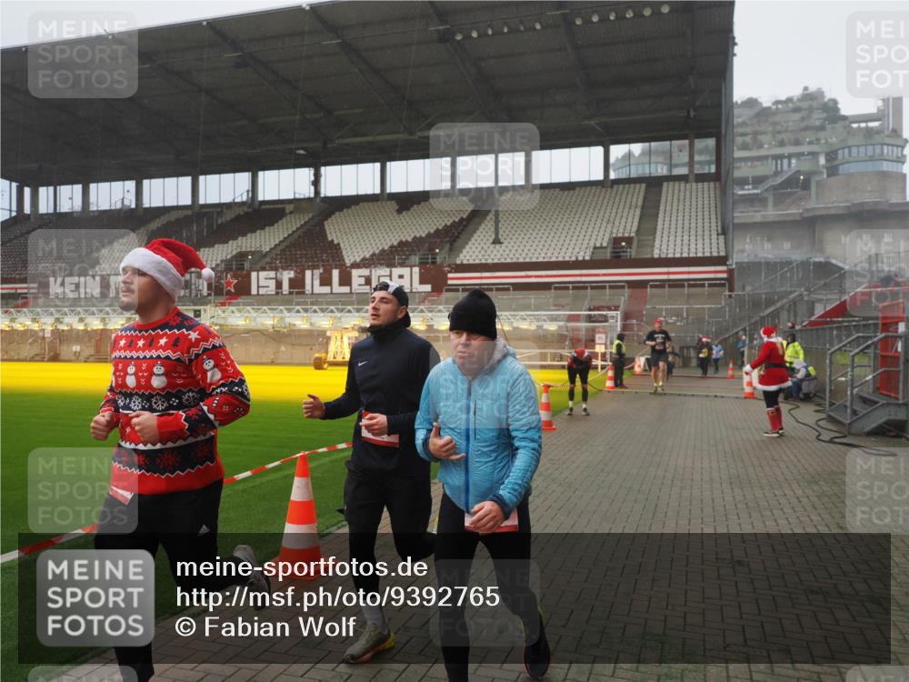 07.12.2025 - St. Pauli X-Mass-Run No. 15 Fabian Wolf http://msf.ph/oto/9392765 07.12.2025 10:12:57 Ziel 9, 18, 80, 938, 1397, 2687, 3040, 3551, 3557, 4487 meine-sportfotos.de
