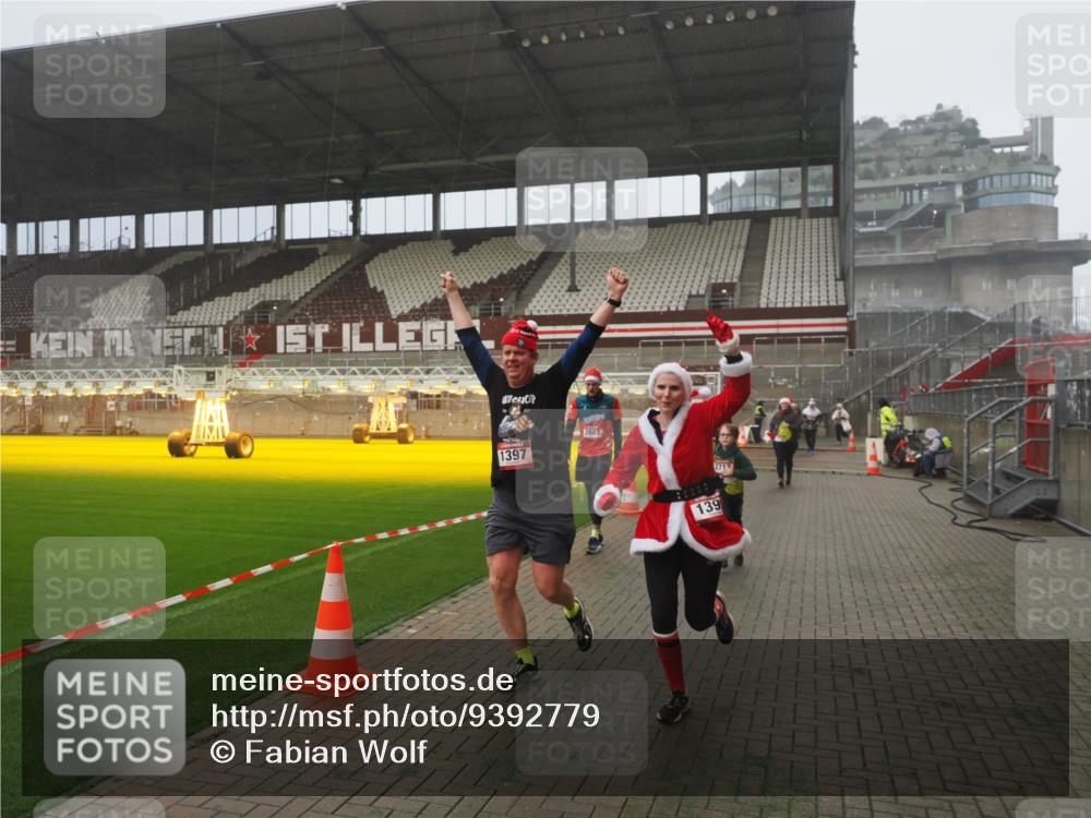 07.12.2025 - St. Pauli X-Mass-Run No. 15 Fabian Wolf http://msf.ph/oto/9392779 07.12.2025 10:13:03 Ziel 80, 938, 1397, 1733, 2687, 2711, 2712, 3588, 4487 meine-sportfotos.de