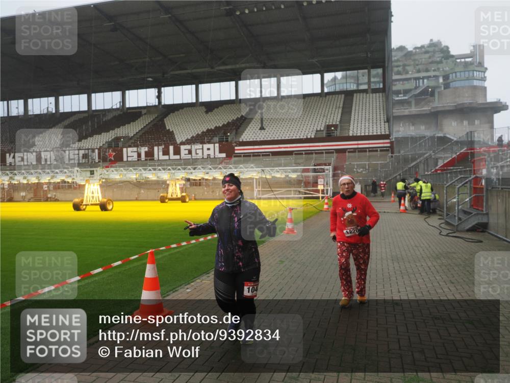 07.12.2025 - St. Pauli X-Mass-Run No. 15 Fabian Wolf http://msf.ph/oto/9392834 07.12.2025 10:13:23 Ziel 1044, 1062, 1126, 1220, 3588, 3589, 4081, 4082, 4083, 4664 meine-sportfotos.de
