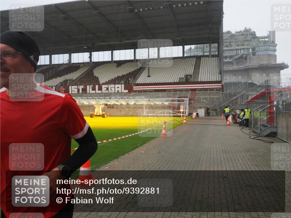 07.12.2025 - St. Pauli X-Mass-Run No. 15 Fabian Wolf http://msf.ph/oto/9392881 07.12.2025 10:13:56 Ziel 1699, 2951, 4371 meine-sportfotos.de