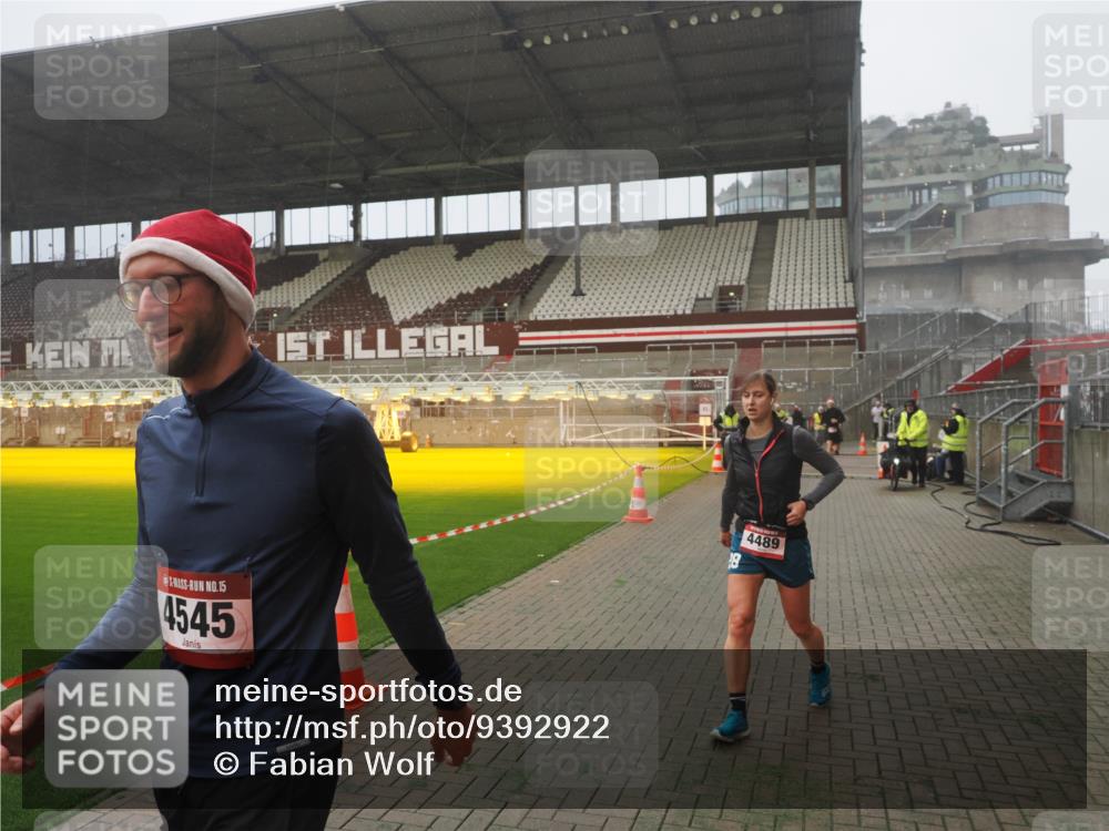 07.12.2025 - St. Pauli X-Mass-Run No. 15 Fabian Wolf http://msf.ph/oto/9392922 07.12.2025 10:14:22 Ziel 174, 352, 1158, 3243, 4489, 4545 meine-sportfotos.de