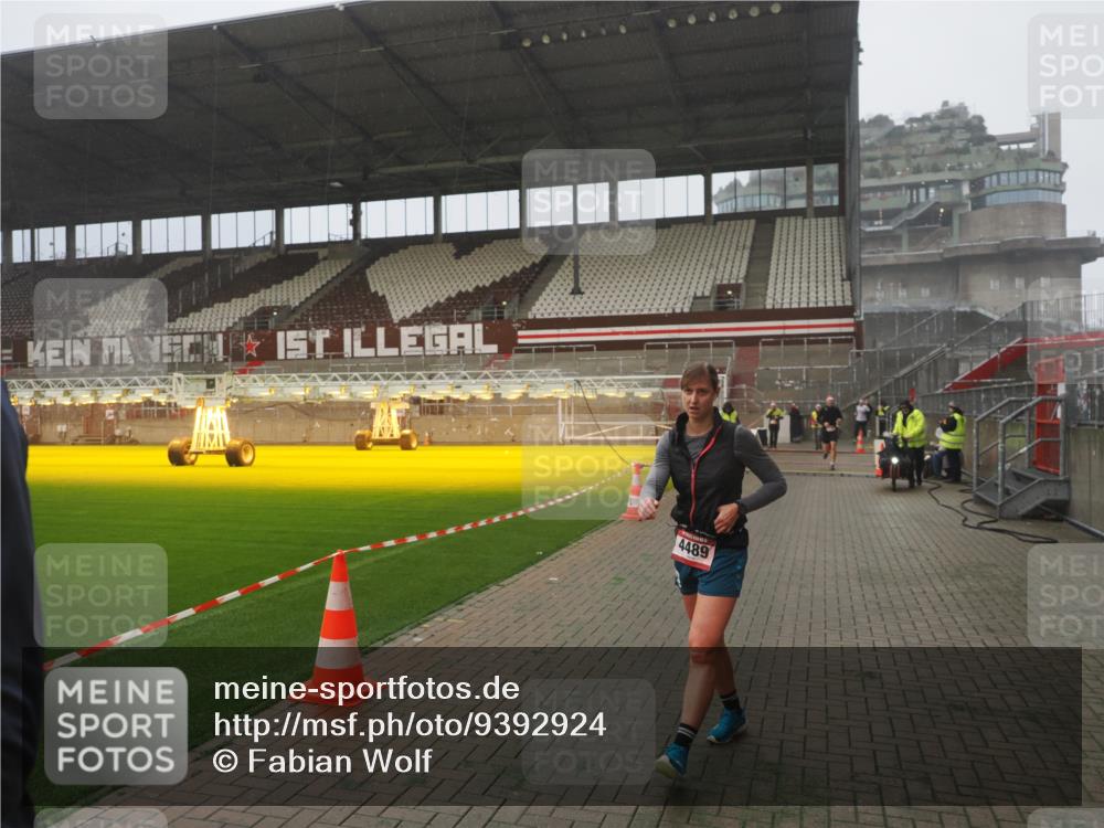 07.12.2025 - St. Pauli X-Mass-Run No. 15 Fabian Wolf http://msf.ph/oto/9392924 07.12.2025 10:14:22 Ziel 174, 352, 1158, 3243, 4489, 4545 meine-sportfotos.de