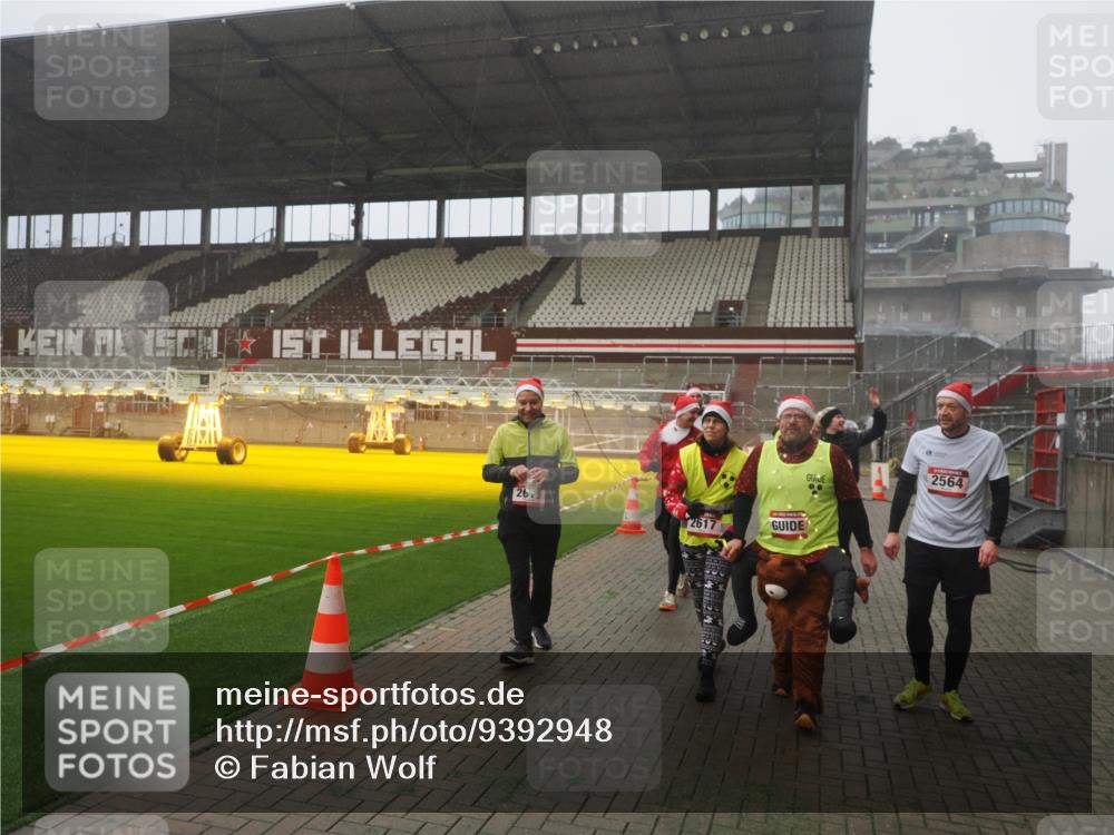 07.12.2025 - St. Pauli X-Mass-Run No. 15 Fabian Wolf http://msf.ph/oto/9392948 07.12.2025 10:14:41 Ziel 1158, 2564, 2617, 2618, 2864, 3481, 3565, 4508 meine-sportfotos.de