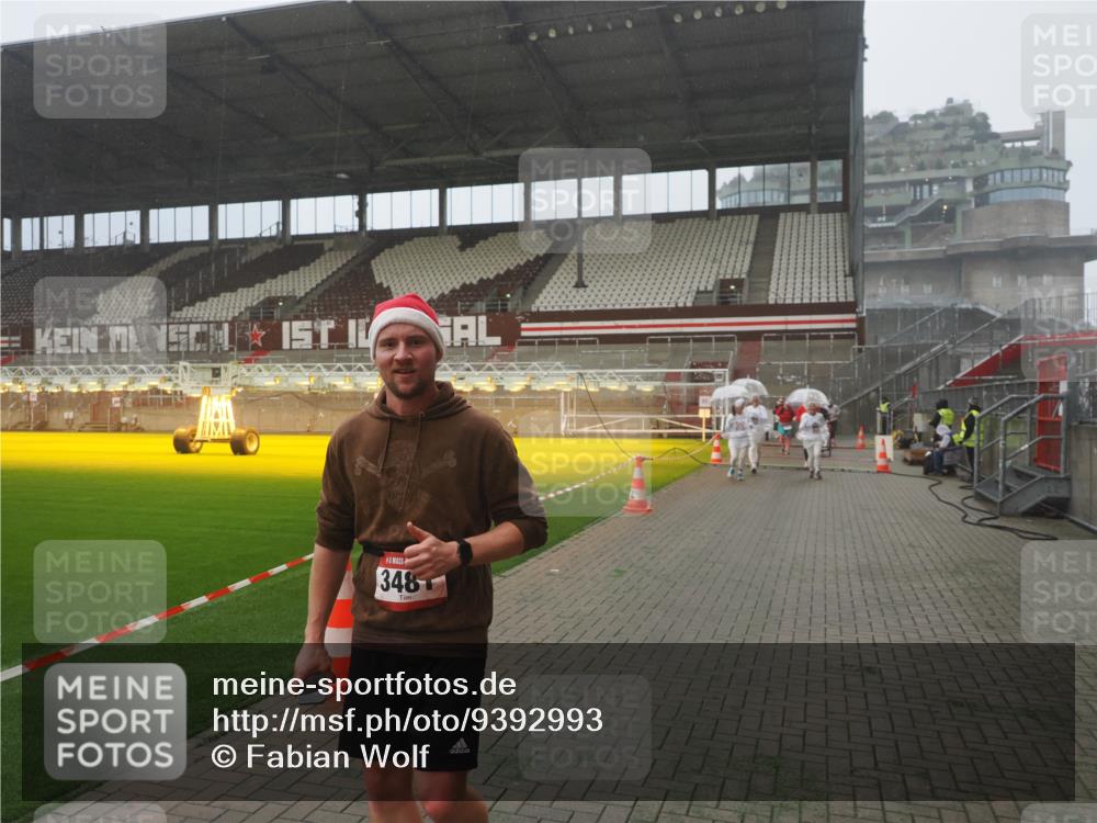 07.12.2025 - St. Pauli X-Mass-Run No. 15 Fabian Wolf http://msf.ph/oto/9392993 07.12.2025 10:14:51 Ziel 1363, 1867, 1869, 1873, 3481, 3565, 4001, 4004 meine-sportfotos.de