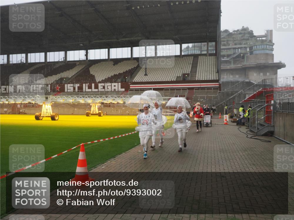 07.12.2025 - St. Pauli X-Mass-Run No. 15 Fabian Wolf http://msf.ph/oto/9393002 07.12.2025 10:14:55 Ziel 762, 1363, 1867, 1869, 1873, 2891, 3481, 4001, 4004 meine-sportfotos.de