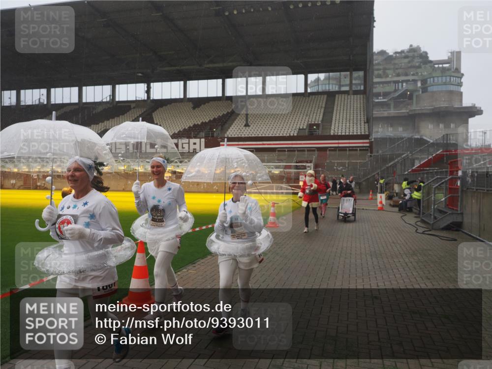 07.12.2025 - St. Pauli X-Mass-Run No. 15 Fabian Wolf http://msf.ph/oto/9393011 07.12.2025 10:14:57 Ziel 762, 1363, 1867, 1869, 1873, 2883, 2891, 3481, 4001, 4004 meine-sportfotos.de