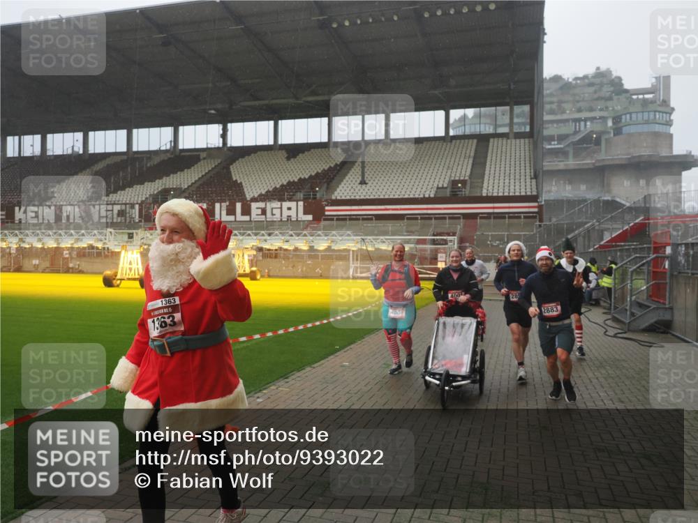 07.12.2025 - St. Pauli X-Mass-Run No. 15 Fabian Wolf http://msf.ph/oto/9393022 07.12.2025 10:15:01 Ziel 762, 1363, 1867, 1869, 1873, 2883, 2891, 3741, 4001, 4004 meine-sportfotos.de