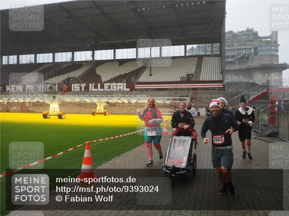 07.12.2025 - St. Pauli X-Mass-Run No. 15 Fabian Wolf http://msf.ph/oto/9393024 07.12.2025 10:15:02 Ziel 308, 762, 1363, 1867, 1869, 1873, 2883, 2891, 3741, 4001, 4004 meine-sportfotos.de