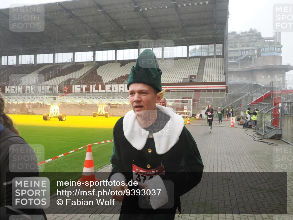 07.12.2025 - St. Pauli X-Mass-Run No. 15 Fabian Wolf http://msf.ph/oto/9393037 07.12.2025 10:15:05 Ziel 308, 762, 1363, 1867, 1869, 1873, 2666, 2667, 2668, 2883, 2891, 3741, 4001, 4004 meine-sportfotos.de