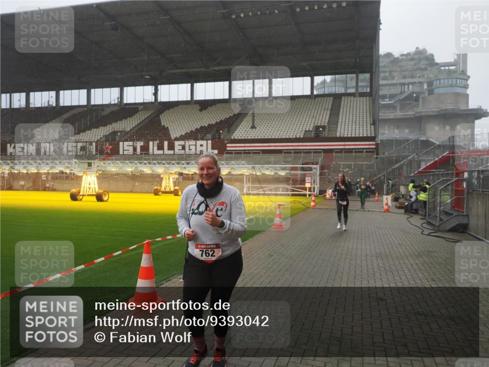 07.12.2025 - St. Pauli X-Mass-Run No. 15 Fabian Wolf http://msf.ph/oto/9393042 07.12.2025 10:15:06 Ziel 308, 762, 1363, 1867, 1869, 1873, 2666, 2667, 2668, 2883, 2891, 3741, 4001, 4004 meine-sportfotos.de
