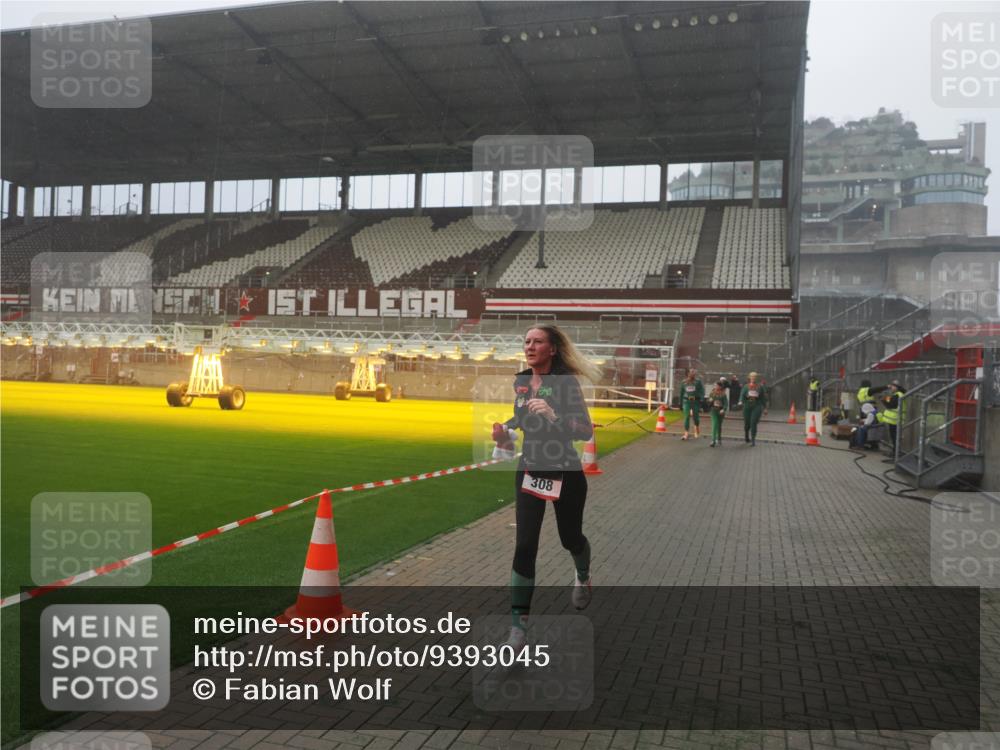 07.12.2025 - St. Pauli X-Mass-Run No. 15 Fabian Wolf http://msf.ph/oto/9393045 07.12.2025 10:15:08 Ziel 308, 762, 1363, 1869, 2666, 2667, 2668, 2883, 2891, 3741, 4001, 4004 meine-sportfotos.de