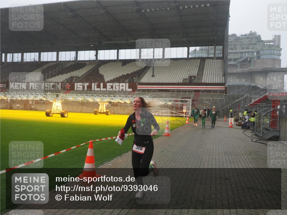 07.12.2025 - St. Pauli X-Mass-Run No. 15 Fabian Wolf http://msf.ph/oto/9393046 07.12.2025 10:15:08 Ziel 308, 762, 1363, 1869, 2666, 2667, 2668, 2883, 2891, 3741, 4001, 4004 meine-sportfotos.de
