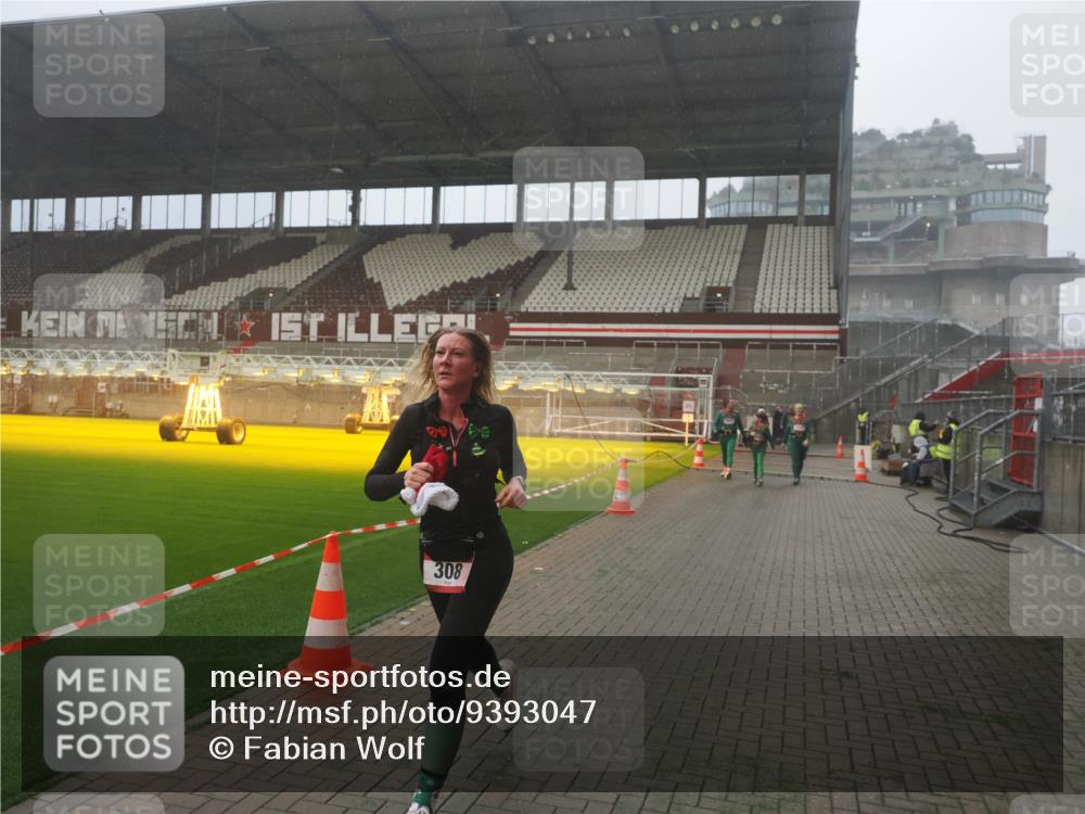 07.12.2025 - St. Pauli X-Mass-Run No. 15 Fabian Wolf http://msf.ph/oto/9393047 07.12.2025 10:15:08 Ziel 308, 762, 1363, 1869, 2666, 2667, 2668, 2883, 2891, 3741, 4001, 4004 meine-sportfotos.de
