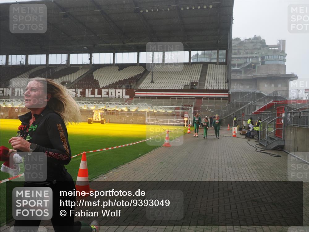 07.12.2025 - St. Pauli X-Mass-Run No. 15 Fabian Wolf http://msf.ph/oto/9393049 07.12.2025 10:15:09 Ziel 308, 438, 762, 2666, 2667, 2668, 2883, 2891, 3741, 4001, 4004 meine-sportfotos.de
