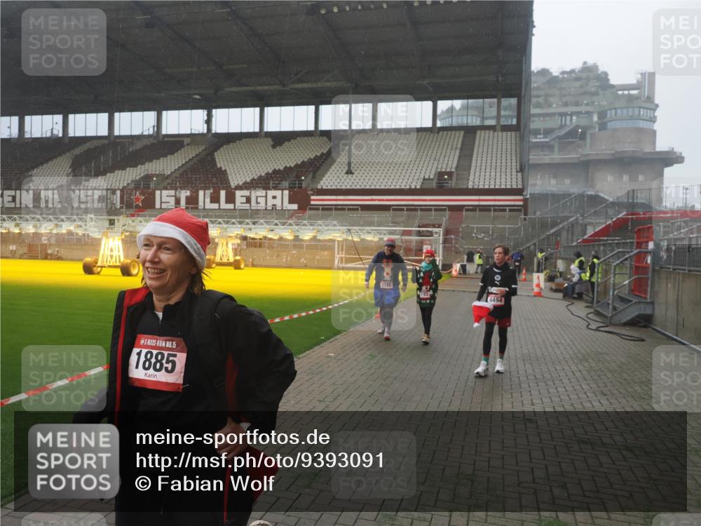 07.12.2025 - St. Pauli X-Mass-Run No. 15 Fabian Wolf http://msf.ph/oto/9393091 07.12.2025 10:15:26 Ziel 431, 436, 438, 1180, 1183, 1885, 3053, 3103, 4494, 4536 meine-sportfotos.de