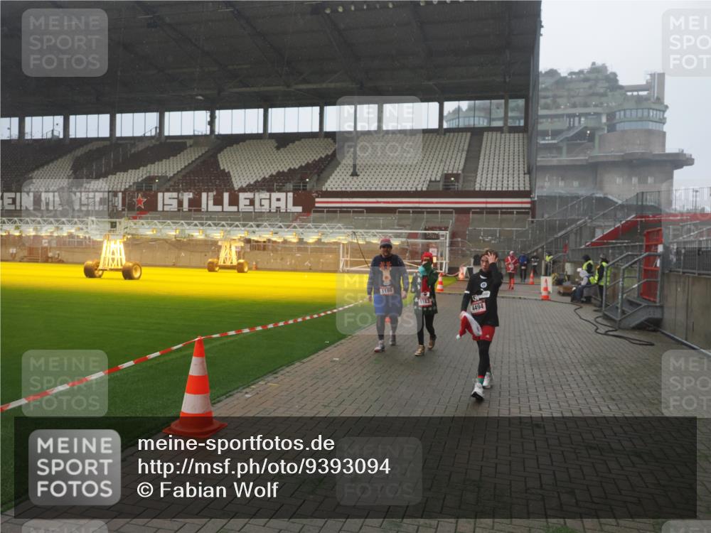 07.12.2025 - St. Pauli X-Mass-Run No. 15 Fabian Wolf http://msf.ph/oto/9393094 07.12.2025 10:15:27 Ziel 431, 436, 438, 1180, 1183, 1885, 3053, 3103, 4494, 4536 meine-sportfotos.de