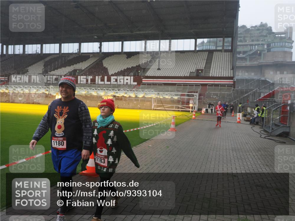 07.12.2025 - St. Pauli X-Mass-Run No. 15 Fabian Wolf http://msf.ph/oto/9393104 07.12.2025 10:15:31 Ziel 436, 1180, 1183, 1885, 2745, 3053, 3103, 4494, 4536 meine-sportfotos.de