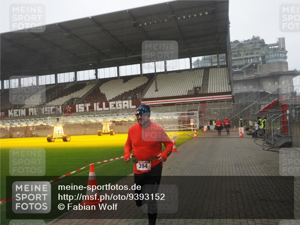 07.12.2025 - St. Pauli X-Mass-Run No. 15 Fabian Wolf http://msf.ph/oto/9393152 07.12.2025 10:16:14 Ziel 394, 1328, 2743 meine-sportfotos.de