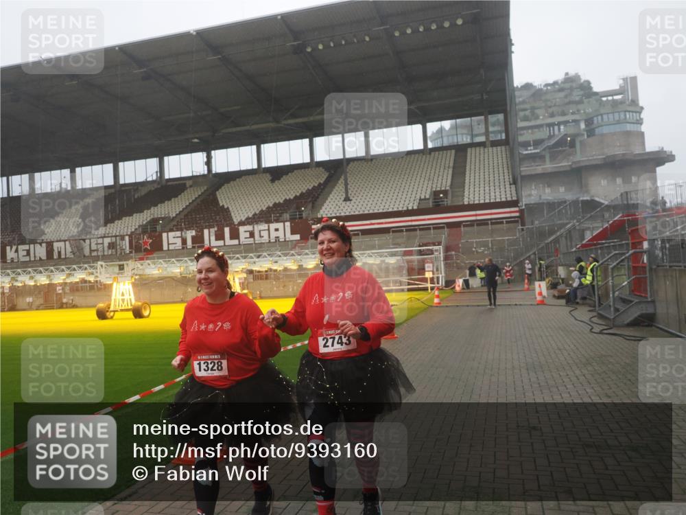 07.12.2025 - St. Pauli X-Mass-Run No. 15 Fabian Wolf http://msf.ph/oto/9393160 07.12.2025 10:16:23 Ziel 394, 1328, 2743 meine-sportfotos.de