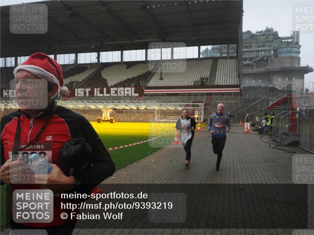 07.12.2025 - St. Pauli X-Mass-Run No. 15 Fabian Wolf http://msf.ph/oto/9393219 07.12.2025 10:16:51 Ziel 1620, 1989, 1997, 2185, 2266, 3633, 4356, 4359, 4769 meine-sportfotos.de